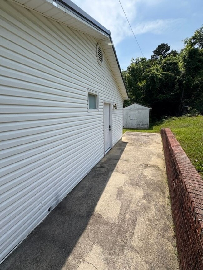 Building Photo - 1810 Dalton Ford Rd