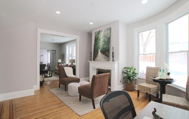 Building Photo - 220 E 27th St