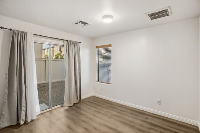 Building Photo - Beautiful 3 Bed Home With 3 Full Baths And Bed and Full Bath On 1st Floor