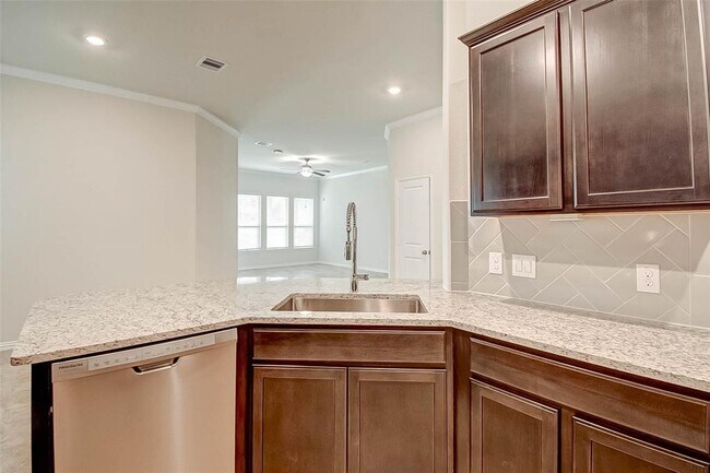 Building Photo - 2218 Pumpkin Patch Ln