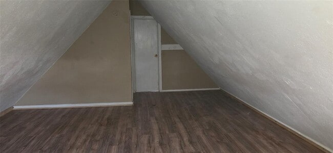 Building Photo - 900 Mohawk Dr