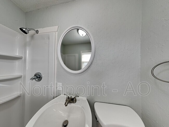 Building Photo - 16500 E 33 St S