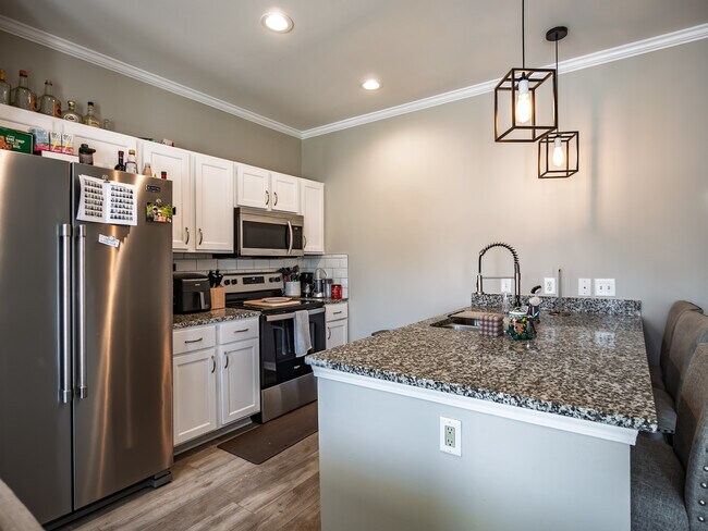 Building Photo - Rowandale