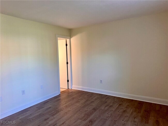 Building Photo - 12650 Kenwood Ln