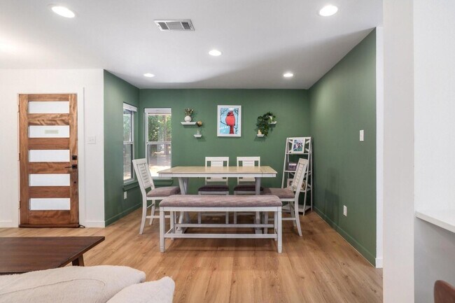 Building Photo - 2205 Trede Dr