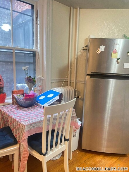 Building Photo - 72 Revere St