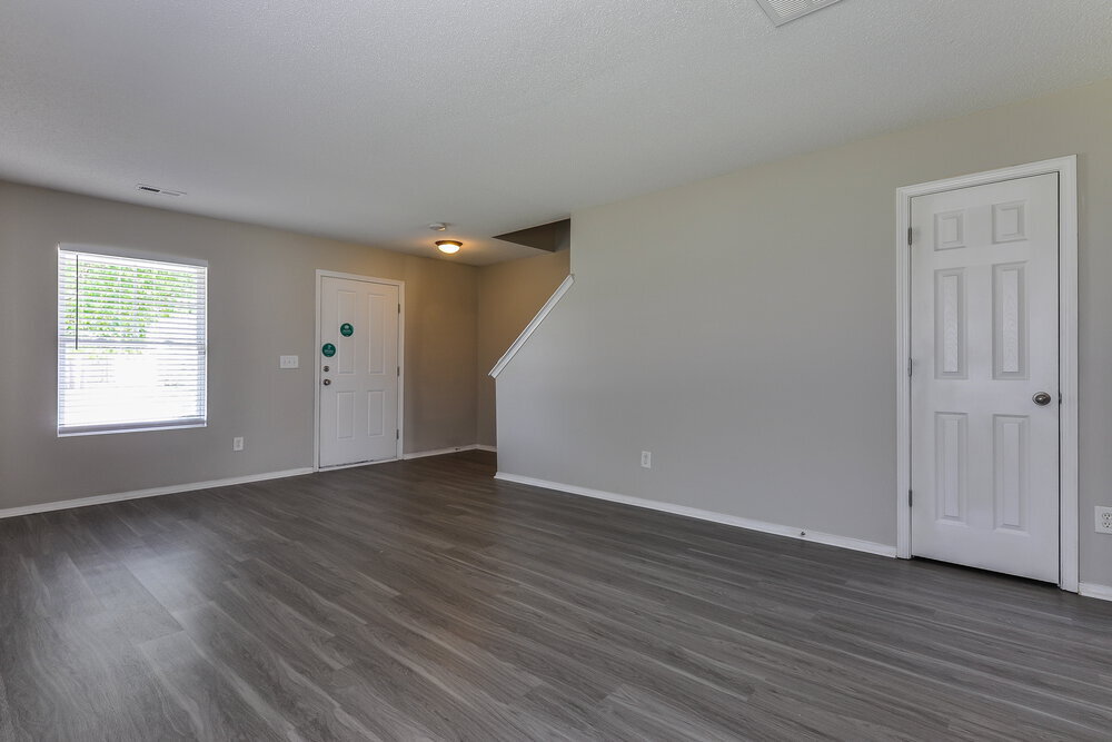 Building Photo - 3036 Van Dorn Rd