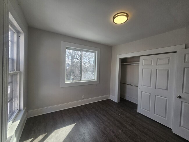 Building Photo - Fairfield Ave