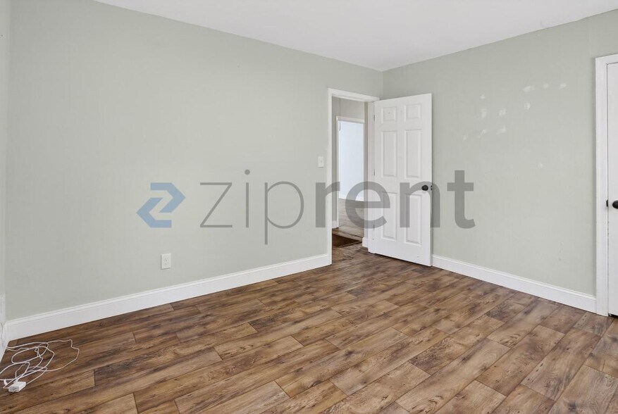 Building Photo - Unit 2