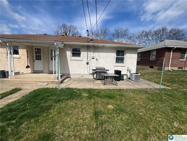 Building Photo - 662 Minor St