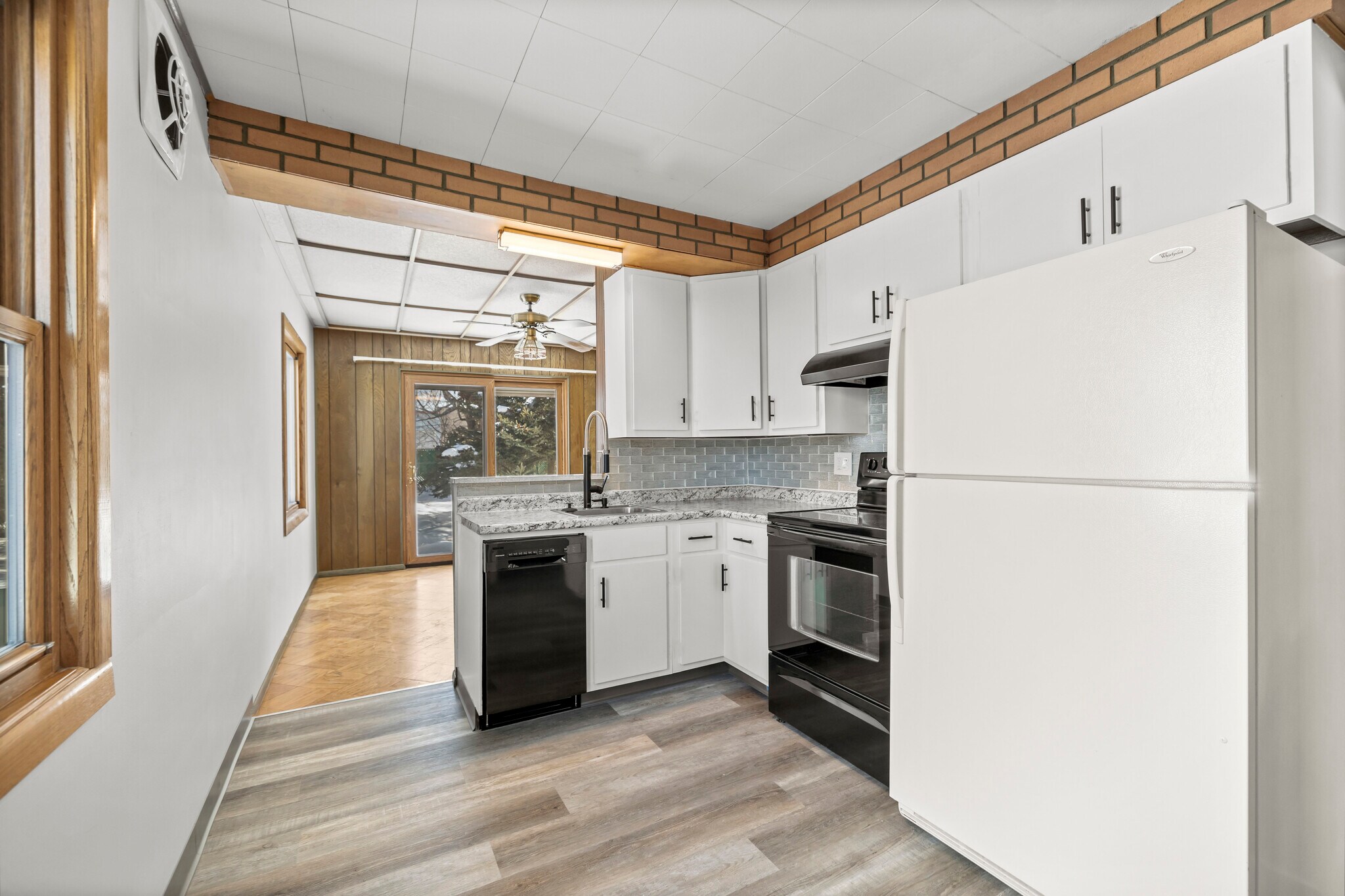 Building Photo - 1515 Longwood Dr