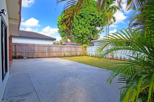Building Photo - 391 NW 58th Ave