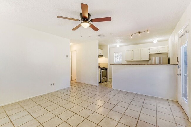 Building Photo - 2928 E 12th St