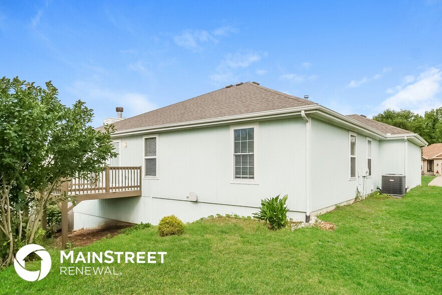 Building Photo - 15785 Meadow Ct