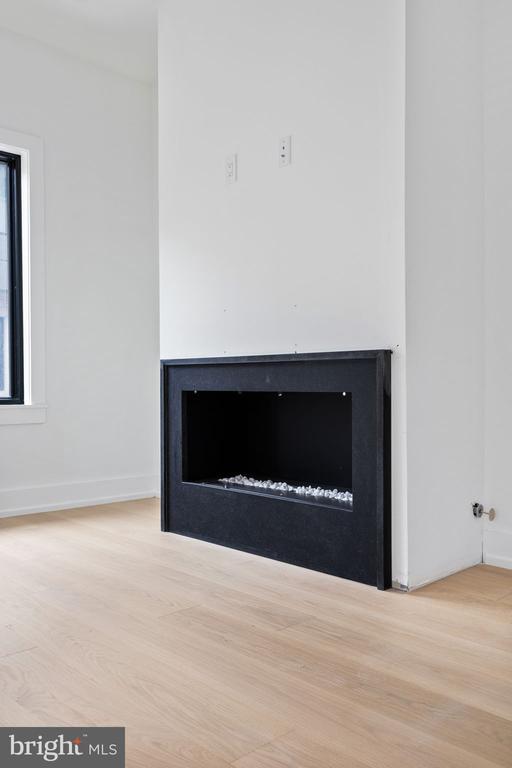 Building Photo - 706 Latona St