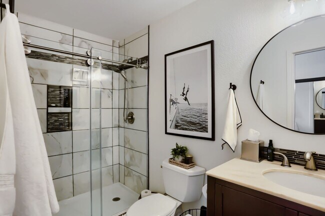 Building Photo - Lake Villas Condominiums ~ Redmond
