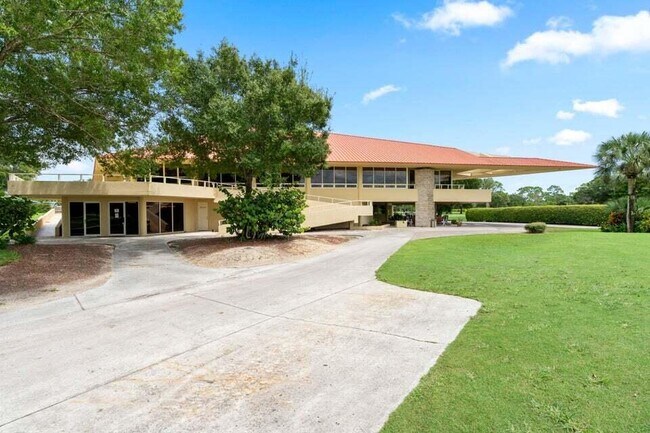 Building Photo - 3200 Twin Lakes Terrace