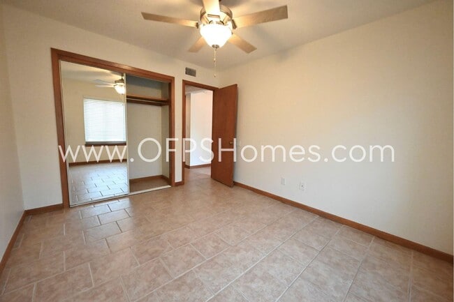 Building Photo - 3934 Balsam Dr