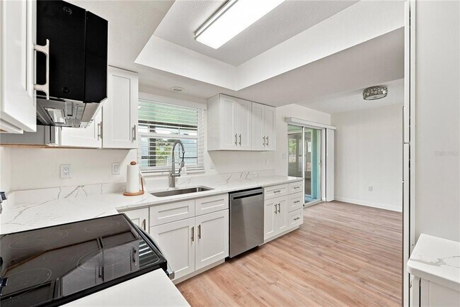 Building Photo - 2855 Dueby St