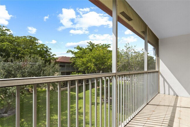 Building Photo - 100 SW 132nd Way