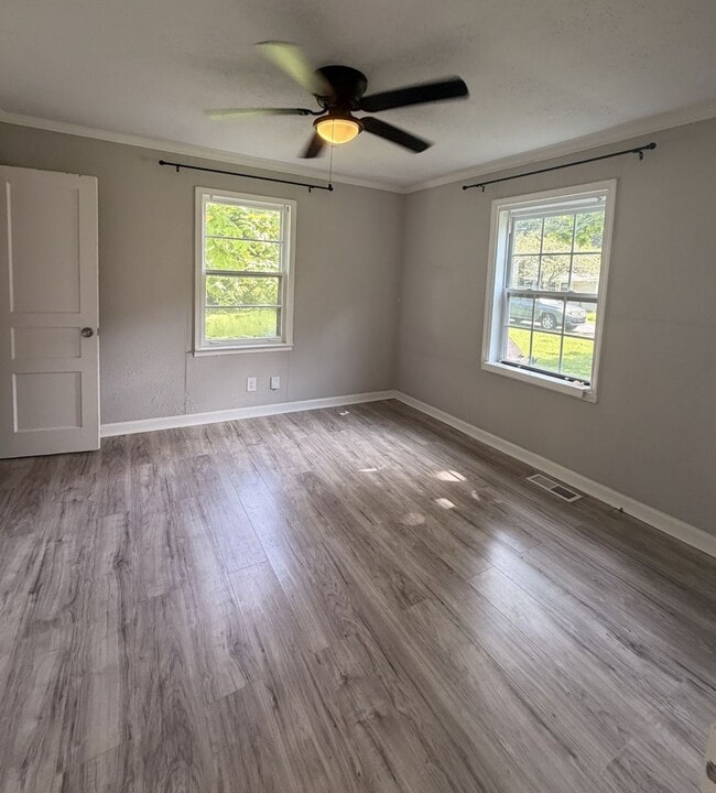 Building Photo - 1202 Cline Ave