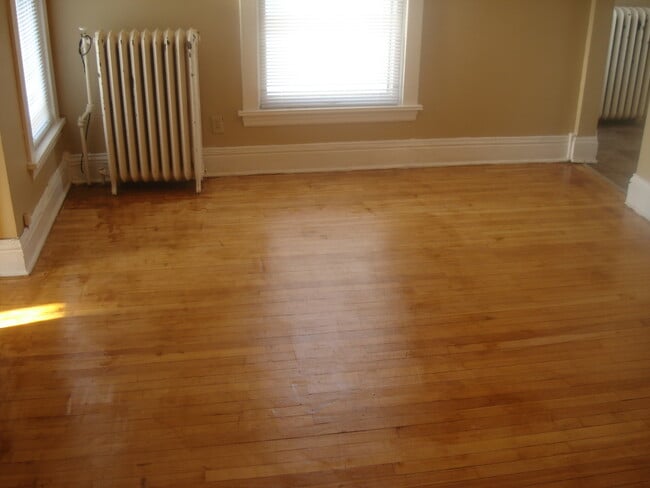 Building Photo - 206 Burr