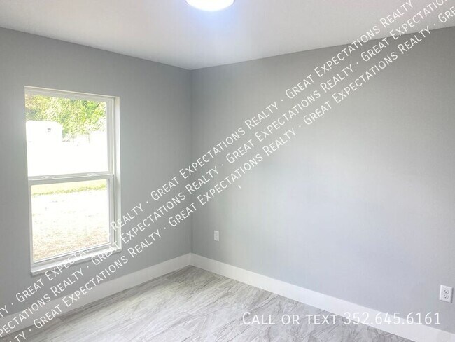 Building Photo - 13679 SE 52nd Ct