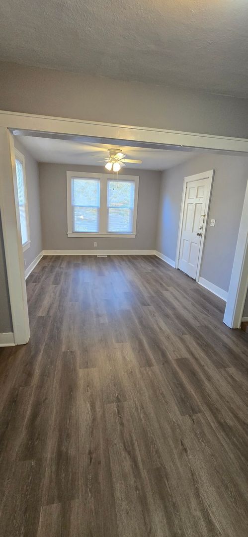 Building Photo - Cozy 3 Bedroom House Available!