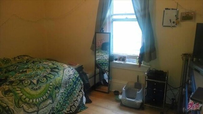 Building Photo - 2627 N Bartlett Ave