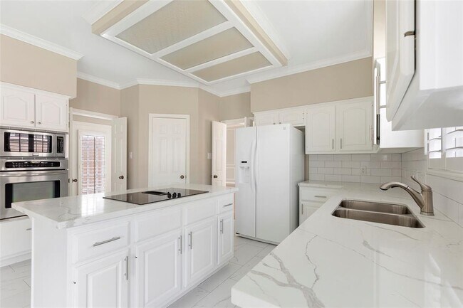 Building Photo - 3306 Redwood Lake Dr