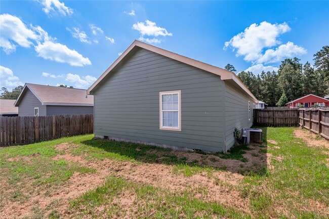 Building Photo - 145 Varsity Drive