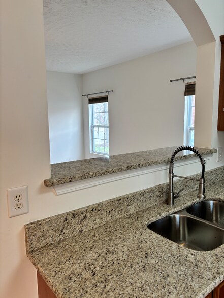 Building Photo - 8432 Charbay Cir