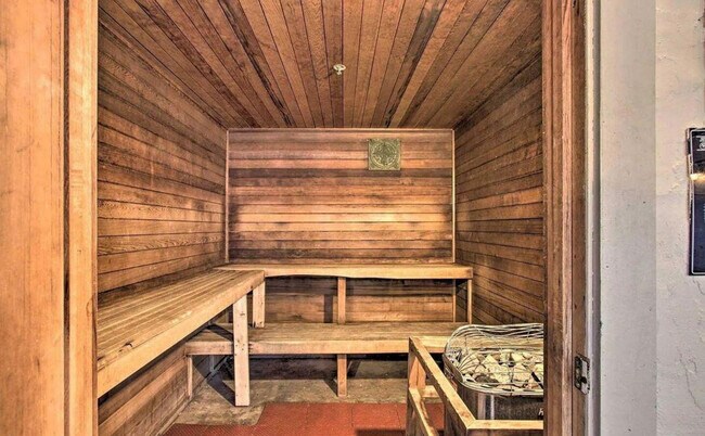 Building Photo - 741 Golf View Blvd