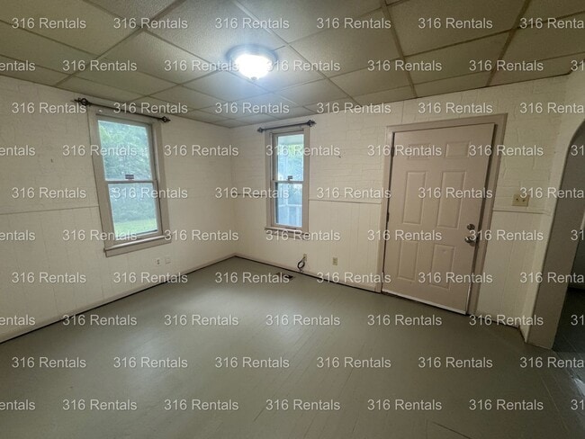 Building Photo - $849 - 2 bed 1 bath - Single Family Home