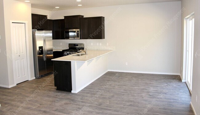 Building Photo - Home in Desirable Stone Creek – Close to t...