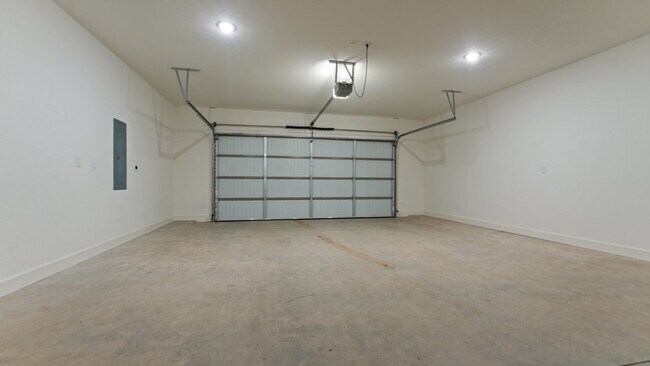 Building Photo - "Spacious 4-Bedroom Retreat with Fireplace on West Bronco Drive – Fayetteville's Hidden Gem!"