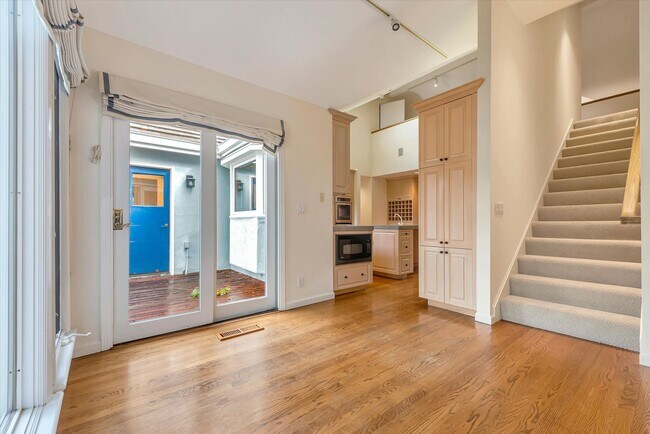 Building Photo - 954 Russell Ave