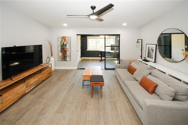 Building Photo - 1468 Briarwood Rd NE