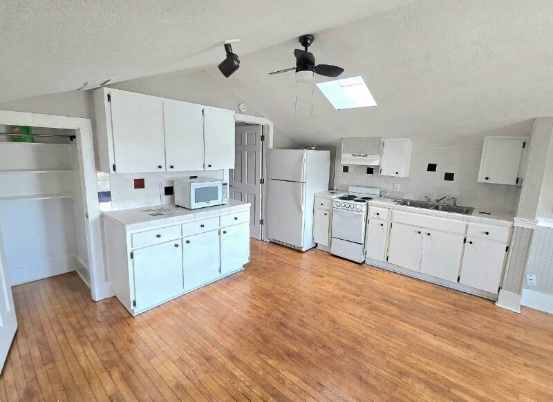 Building Photo - 103 W Mohawk Ave