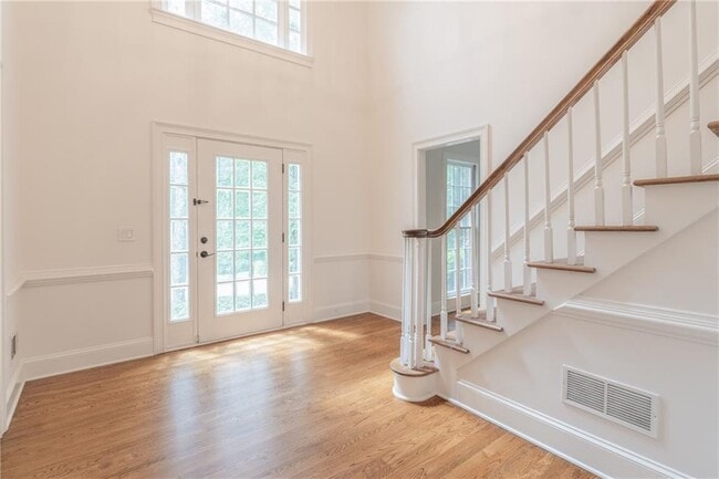 Building Photo - 530 Saddlebrook Dr