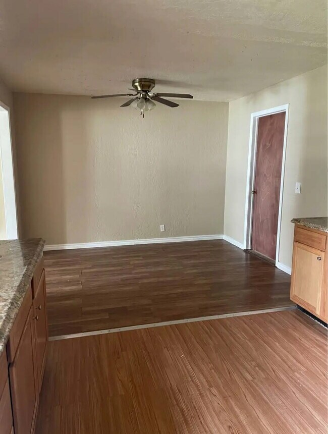 Building Photo - 401 N C St