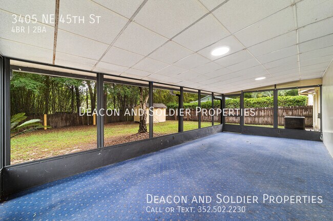 Building Photo - 3405 NE 45th St