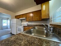 Building Photo - 2220 Chanticleer St