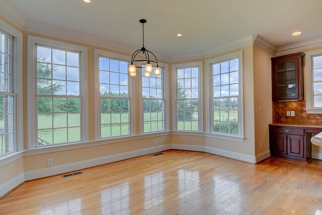 Building Photo - BEAUTIFUL HOME FOR RENT SOUTH CHESAPEAKE!