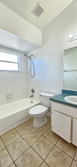 Building Photo - 206 Panorama Dr