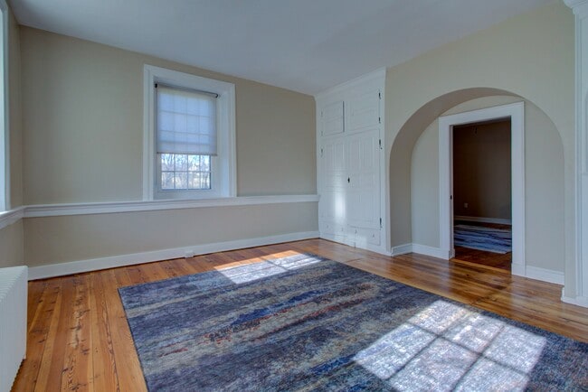 Building Photo - 796 Long Ln