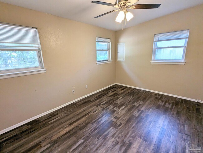 Building Photo - 9 Gentian Dr