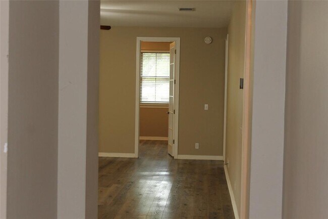 Building Photo - 11558 Spicewood Pkwy