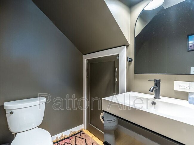 Building Photo - 206 Waynesville Ave