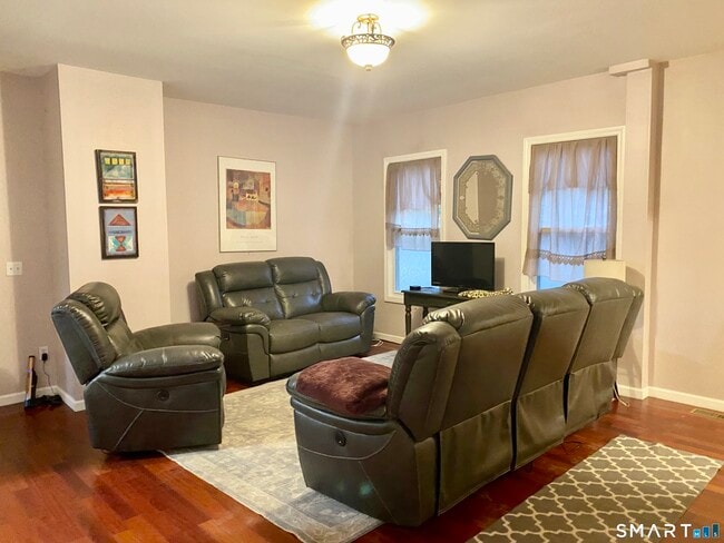 Building Photo - 1908 Stratfield Rd